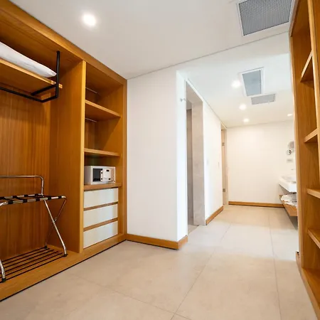 The Norm Collection Door'a Bodrum Отель